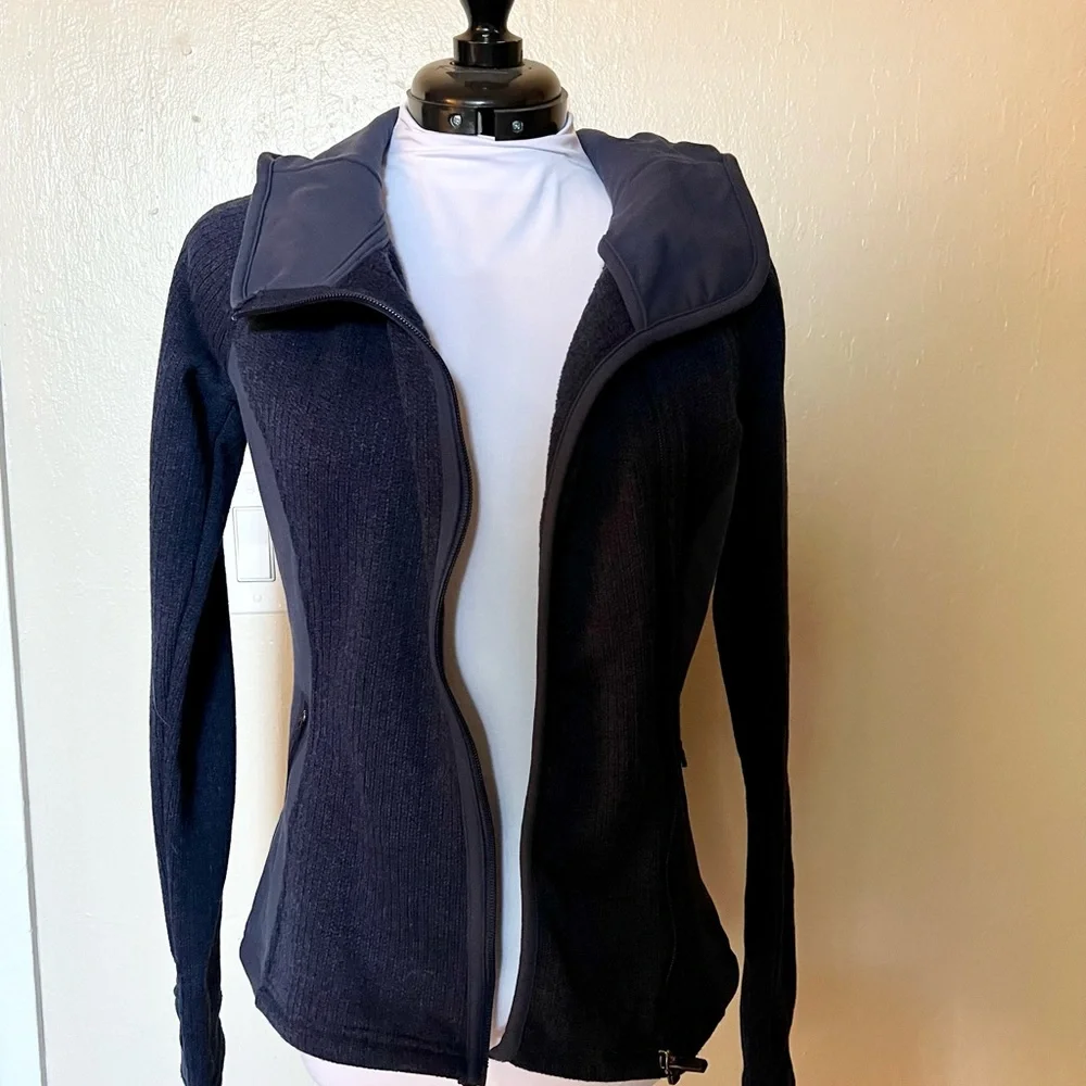 “Rare” Athleta hooded jacket - Picture 6 of 6